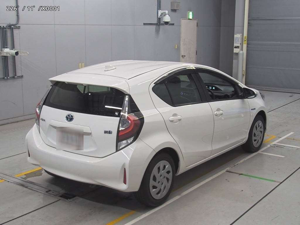 2019 Toyota Aqua NHP10[1]