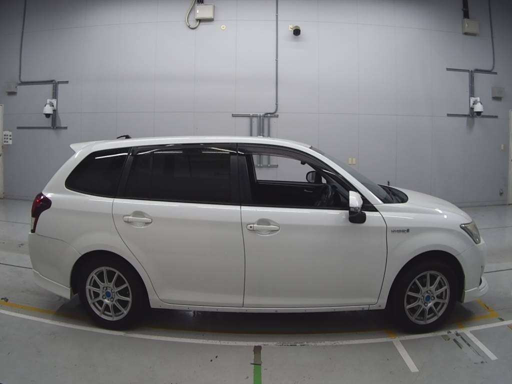 2014 Toyota Corolla Fielder NKE165G[2]