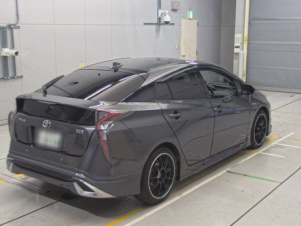 2016 Toyota Prius ZVW51[1]