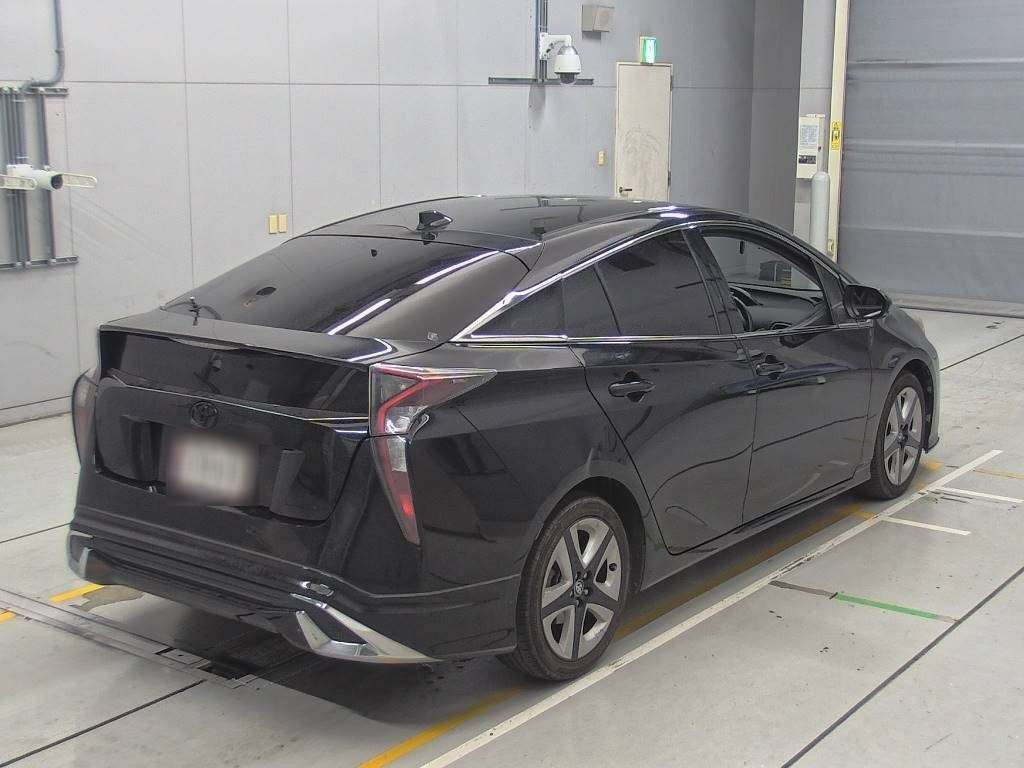 2016 Toyota Prius ZVW50[1]