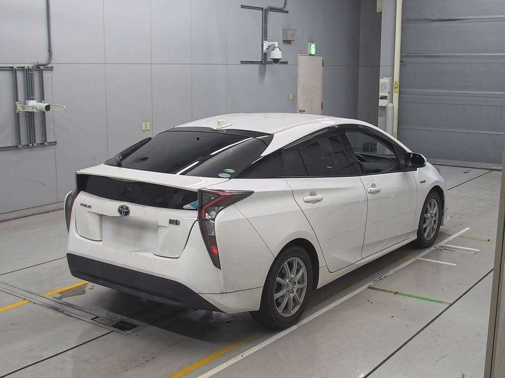 2016 Toyota Prius ZVW50[1]