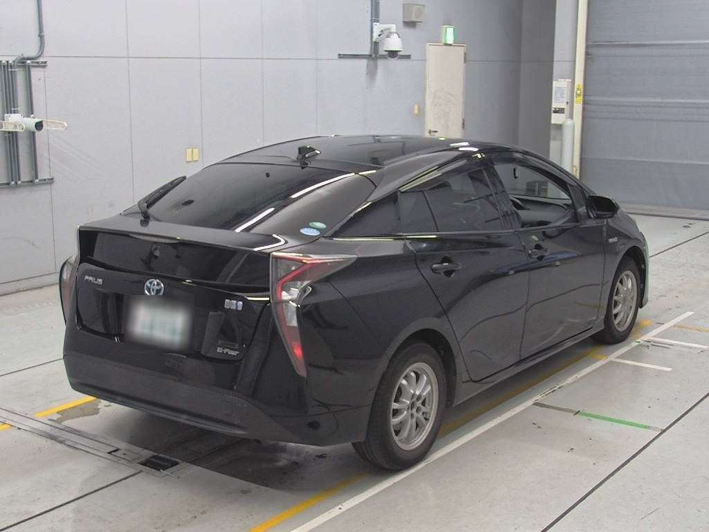 2016 Toyota Prius ZVW55[1]