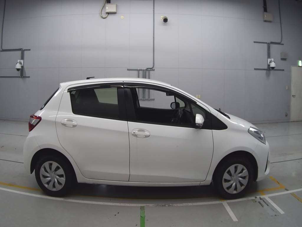 2017 Toyota Vitz KSP130[2]