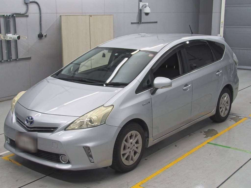 2011 Toyota Prius alpha ZVW41W[0]