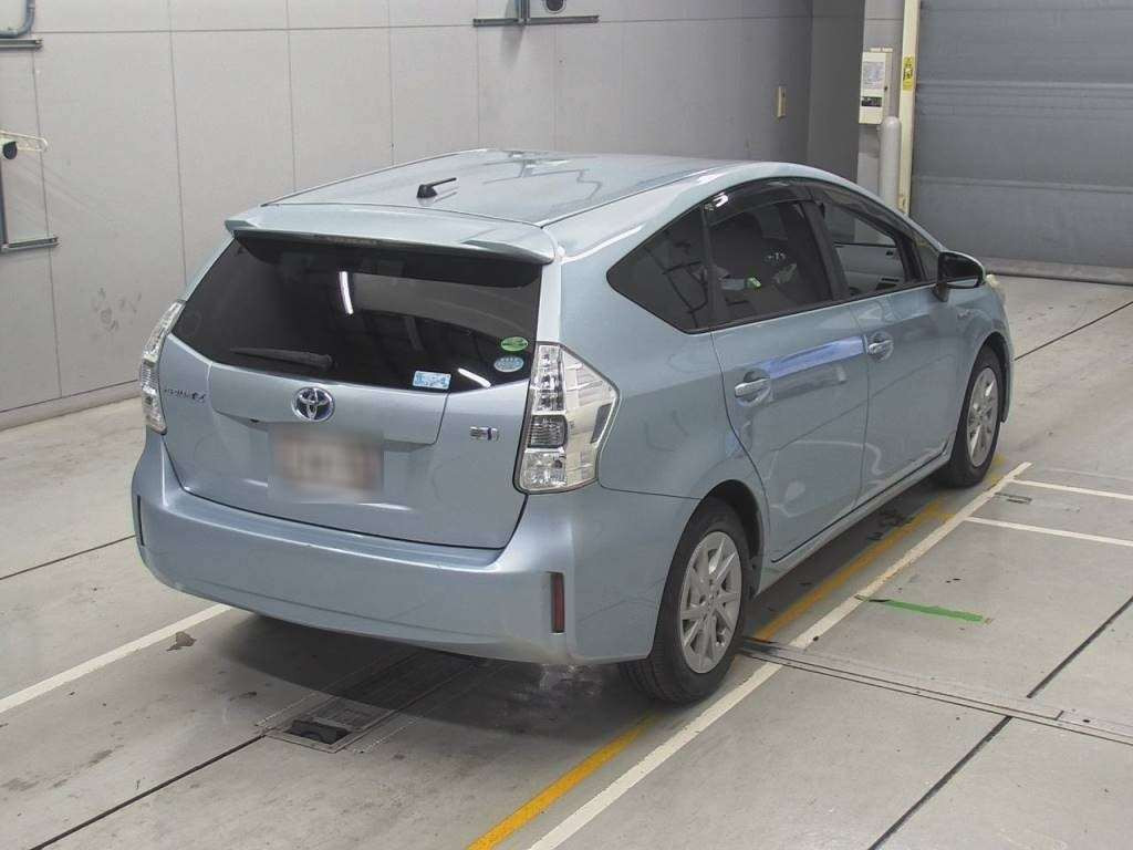 2013 Toyota Prius alpha ZVW41W[1]