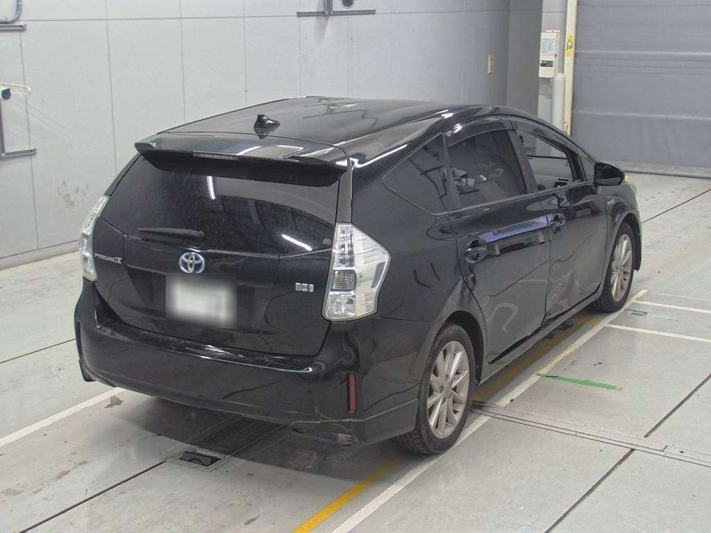 2012 Toyota Prius alpha ZVW41W[1]