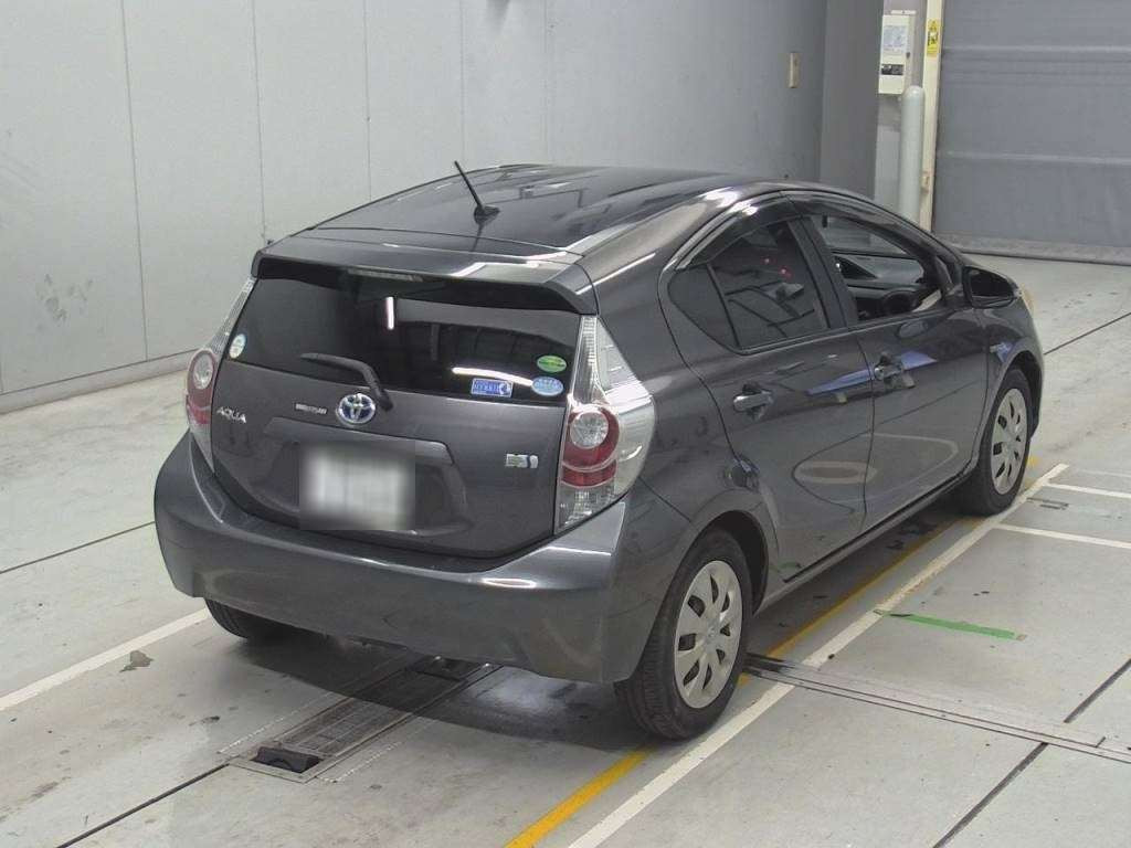 2012 Toyota Aqua NHP10[1]