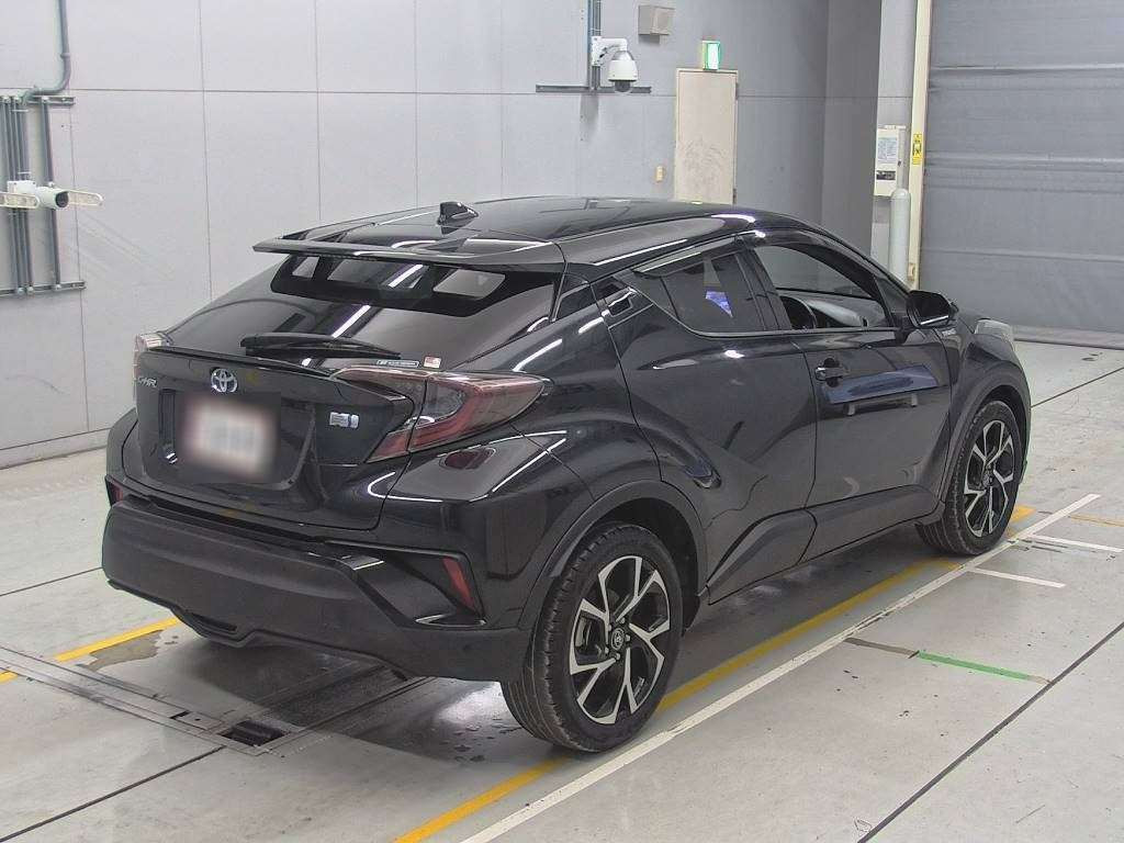 2017 Toyota C-HR ZYX10[1]