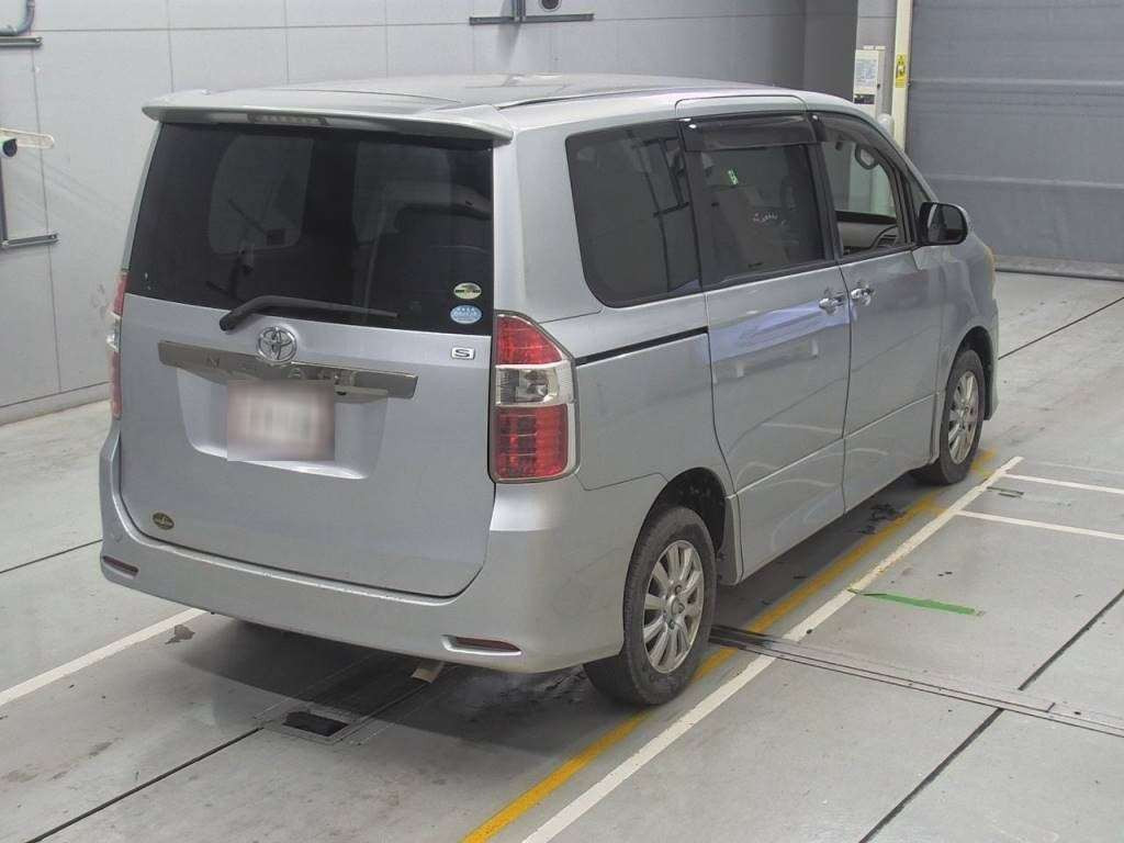 2010 Toyota Noah ZRR75W[1]