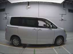 2010 Toyota Noah