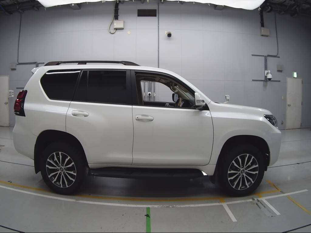 2019 Toyota Land Cruiser Prado TRJ150W[2]