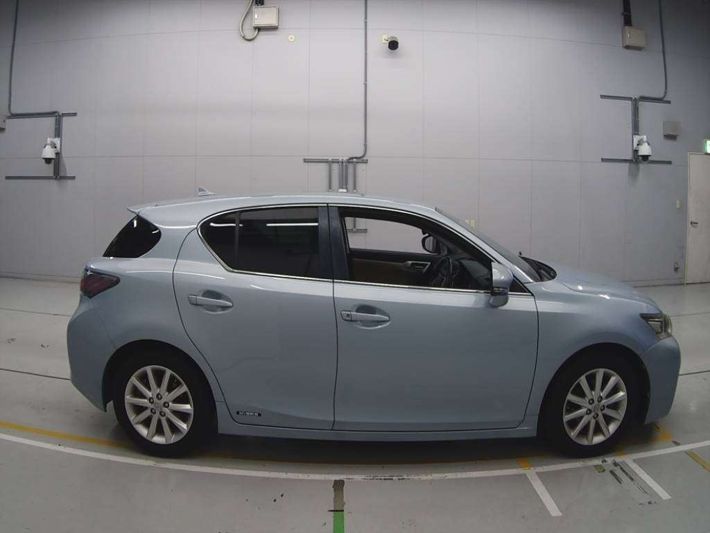 2012 Lexus CT ZWA10[2]