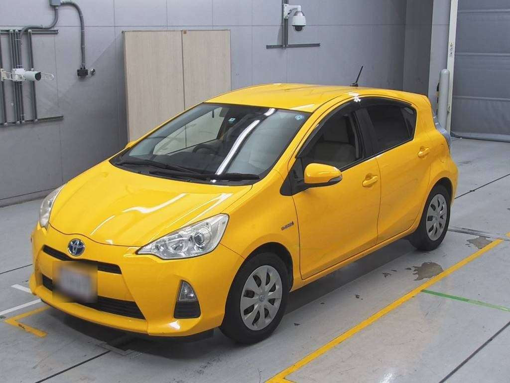 2013 Toyota Aqua NHP10[0]