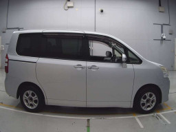 2012 Toyota Noah