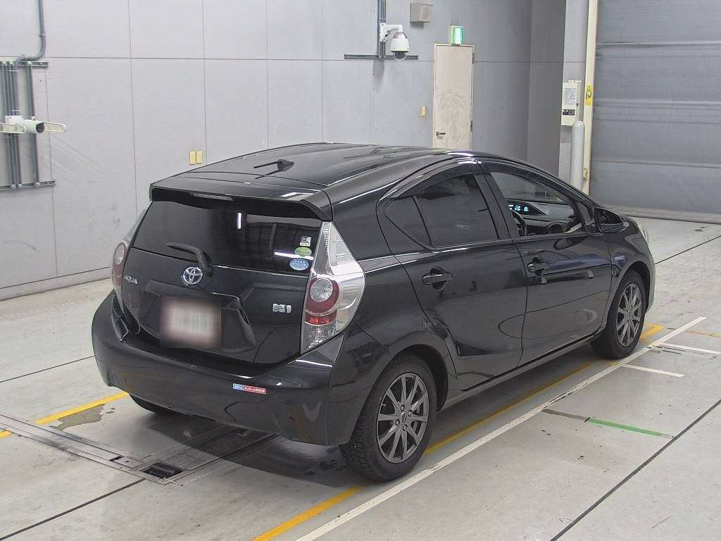 2014 Toyota Aqua NHP10[1]