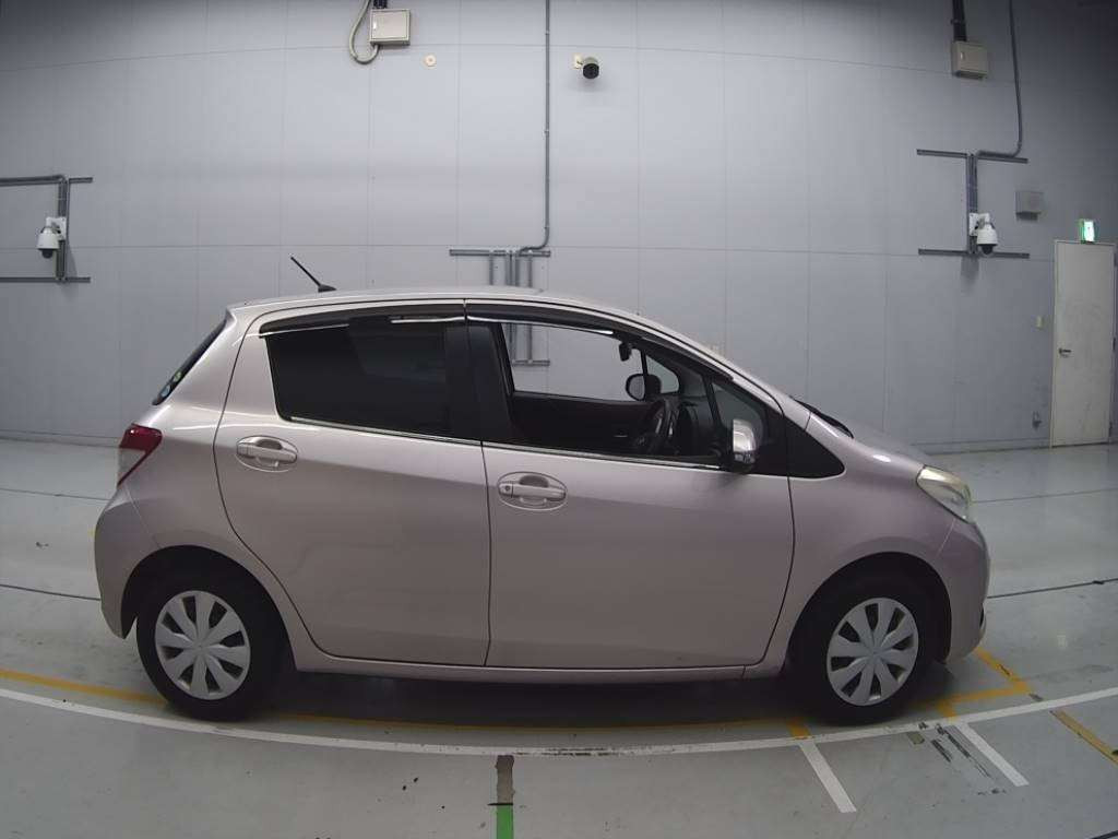 2012 Toyota Vitz NSP130[2]