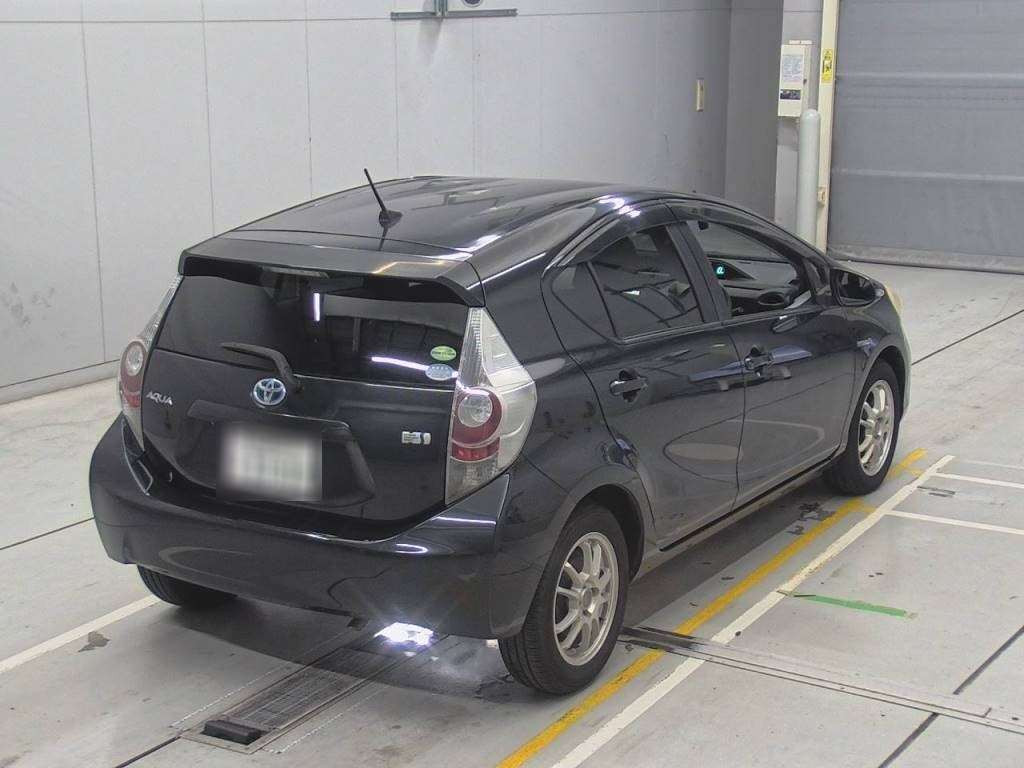 2012 Toyota Aqua NHP10[1]