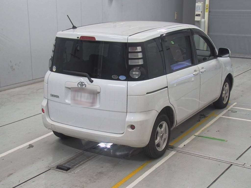 2010 Toyota Sienta NCP81G[1]