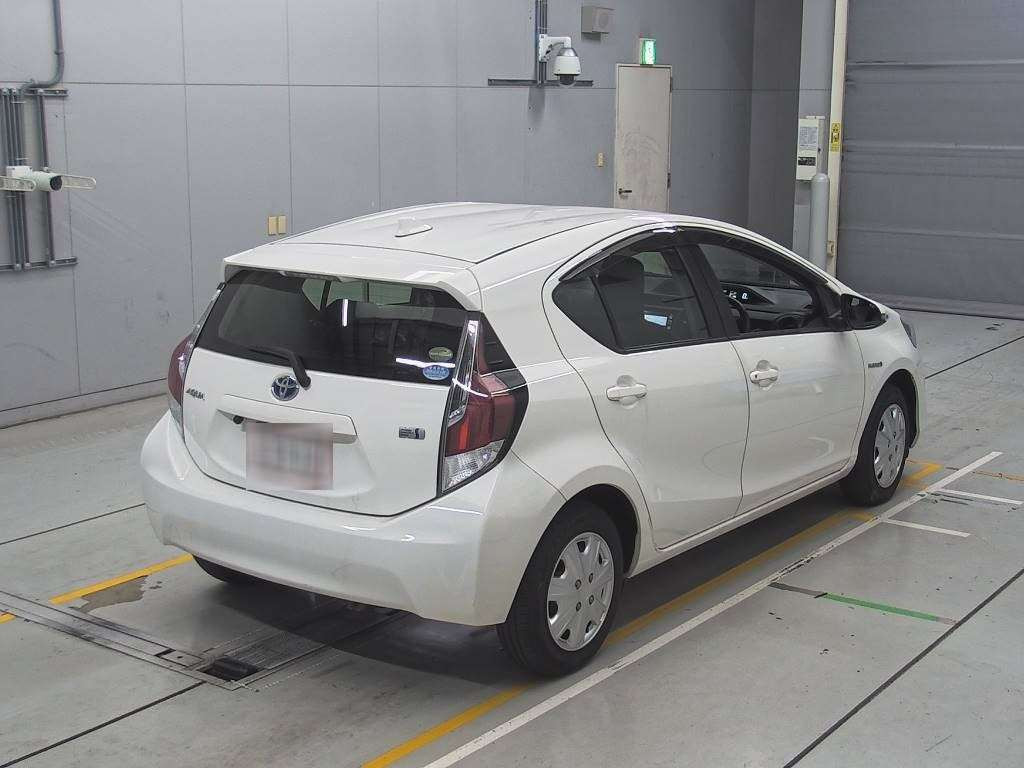 2015 Toyota Aqua NHP10[1]