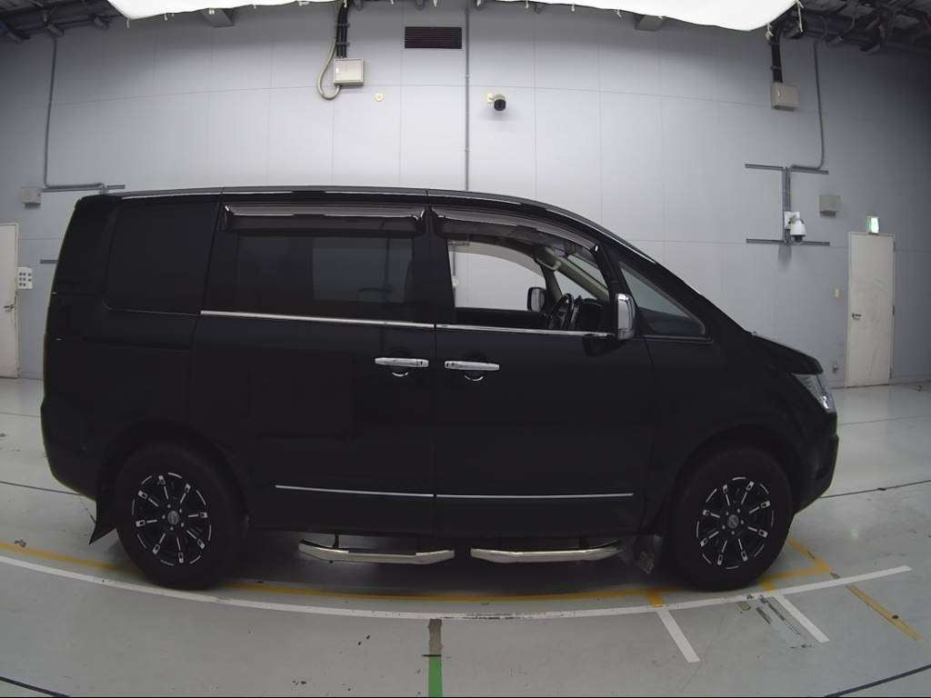 2016 Mitsubishi Delica D5 CV1W[2]