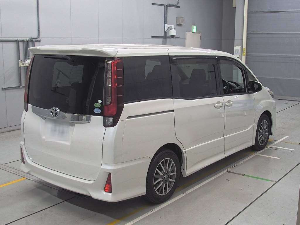 2014 Toyota Noah ZRR80W[1]