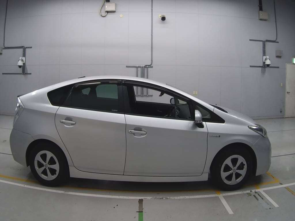 2013 Toyota Prius ZVW30[2]