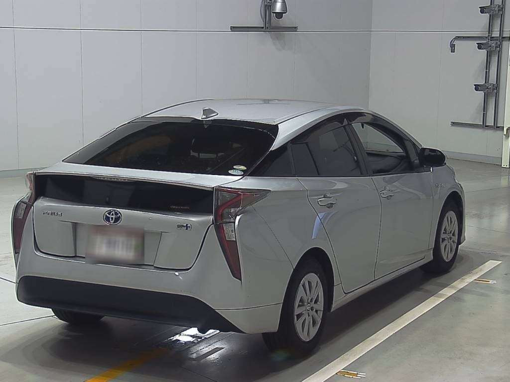 2016 Toyota Prius ZVW51[1]