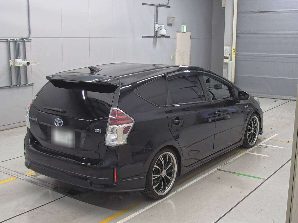 2015 Toyota Prius alpha ZVW41W[1]