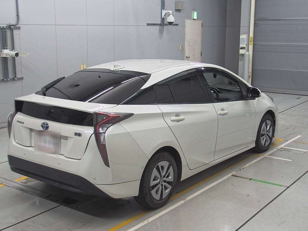 2016 Toyota Prius ZVW51[1]