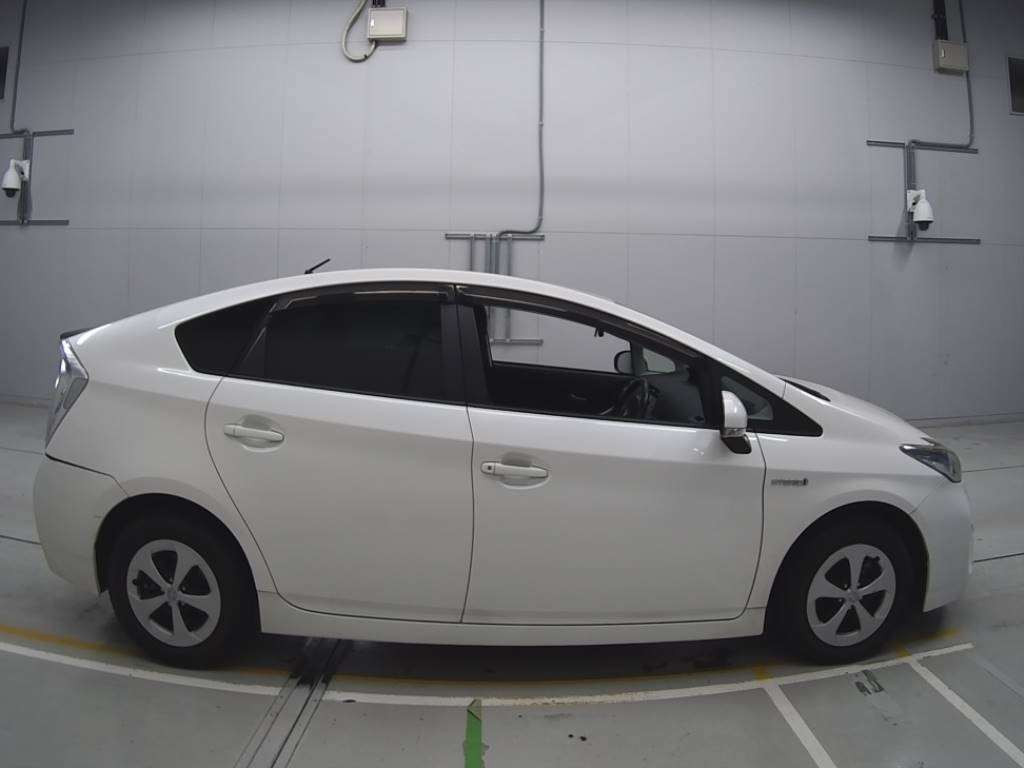 2012 Toyota Prius ZVW30[2]