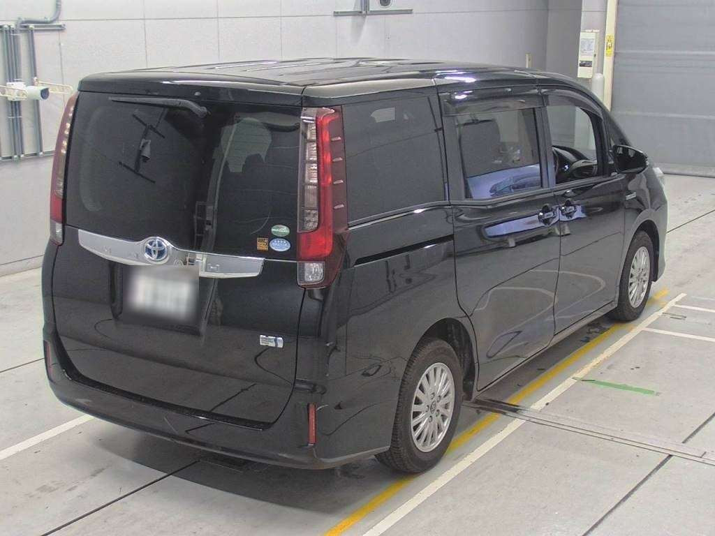 2015 Toyota Noah ZWR80G[1]