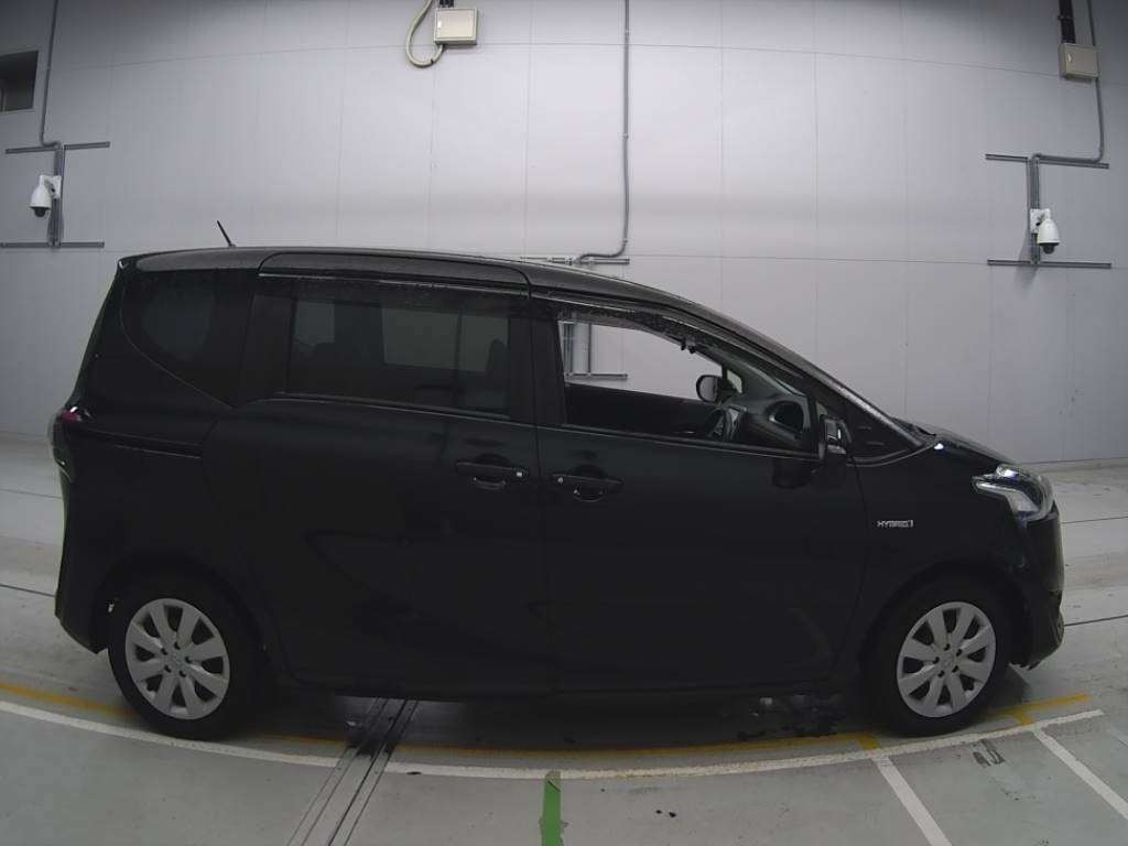 2017 Toyota Sienta NHP170G[2]