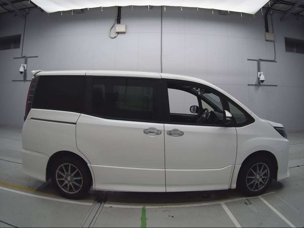 2017 Toyota Noah ZRR80W[2]