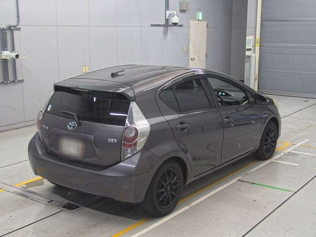 2012 Toyota Aqua NHP10[1]