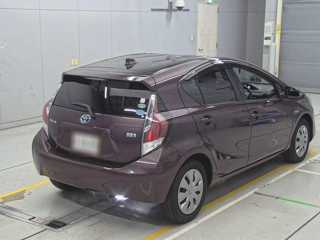 2016 Toyota Aqua NHP10[1]