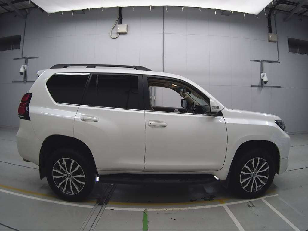 2020 Toyota Land Cruiser Prado GDJ150W[2]