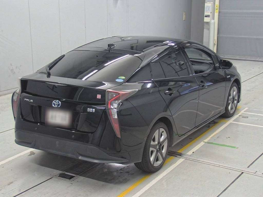 2017 Toyota Prius ZVW51[1]