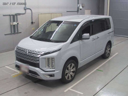 2022 Mitsubishi Delica D5