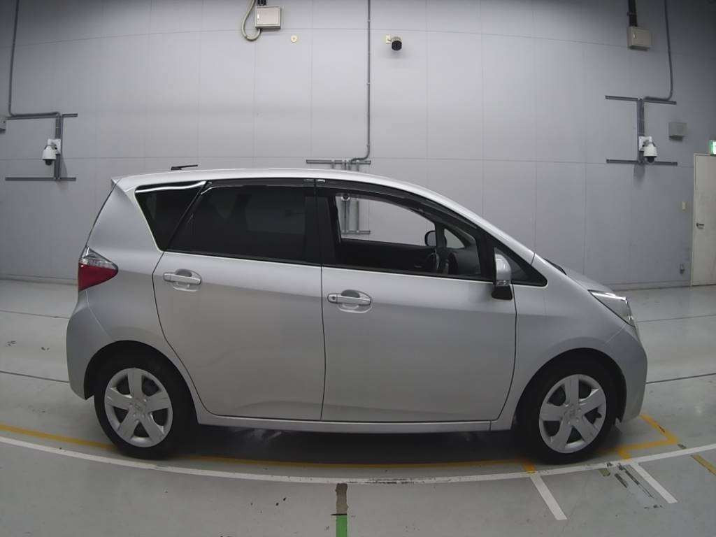 2011 Toyota Ractis NCP120[2]