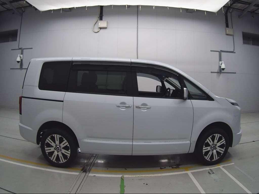 2022 Mitsubishi Delica D5 CV1W[2]