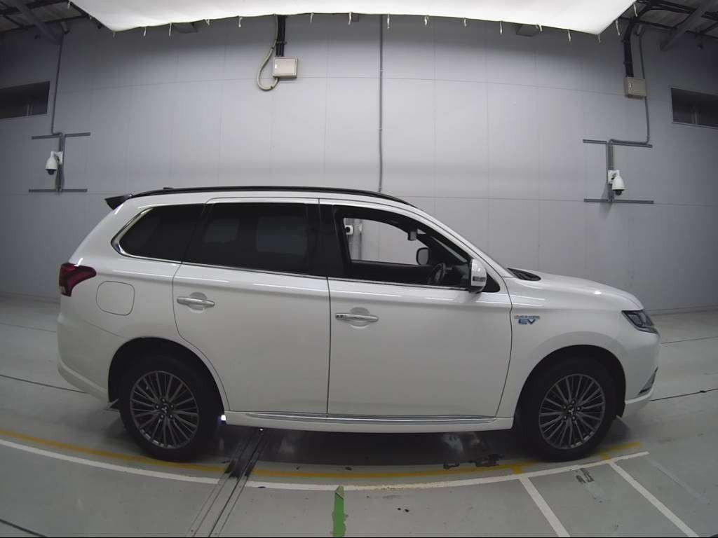 2019 Mitsubishi Outlander PHEV GG3W[2]