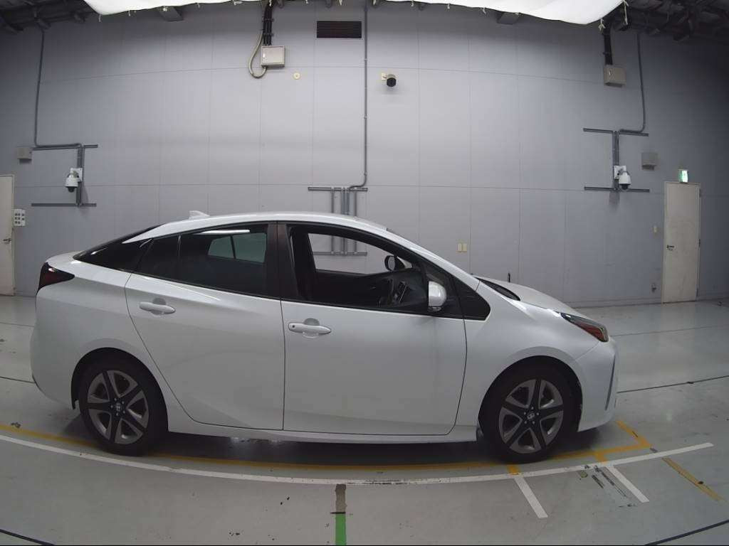 2021 Toyota Prius ZVW51[2]