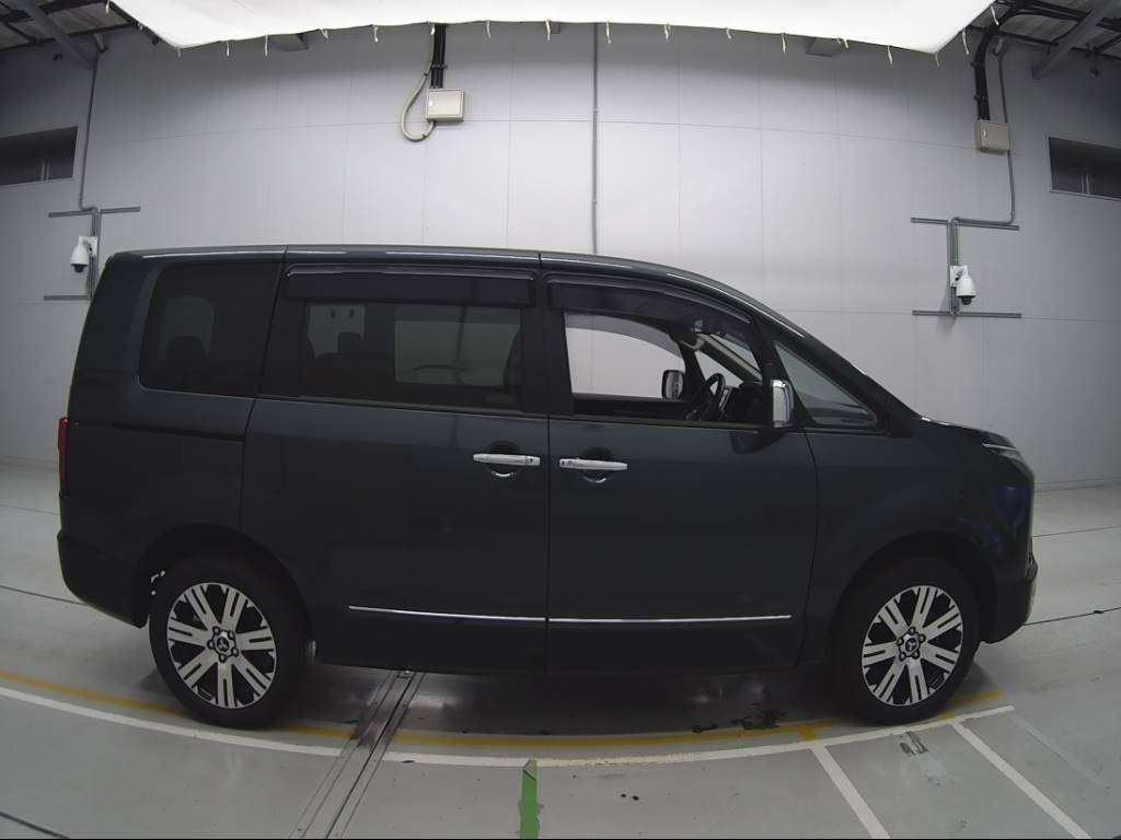 2022 Mitsubishi Delica D5 CV1W[2]