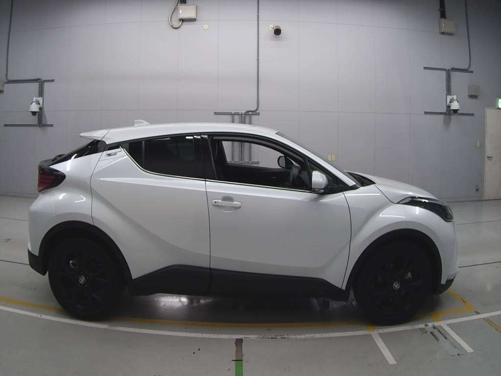 2023 Toyota C-HR NGX10[2]