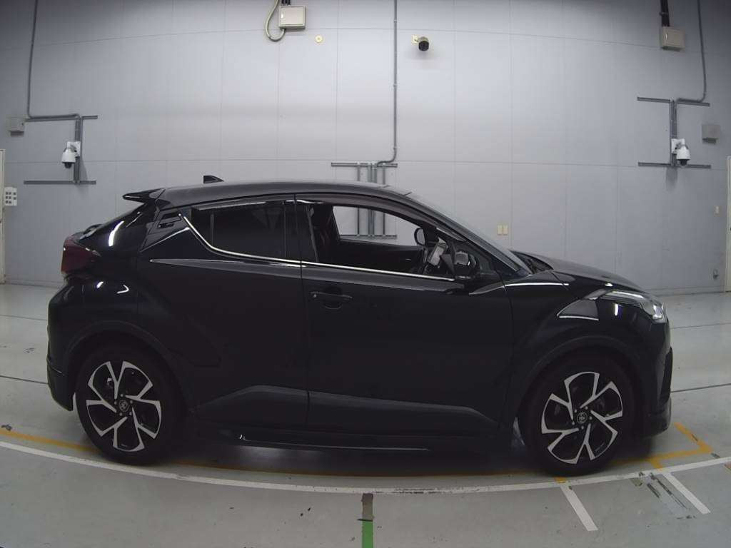 2019 Toyota C-HR NGX10[2]