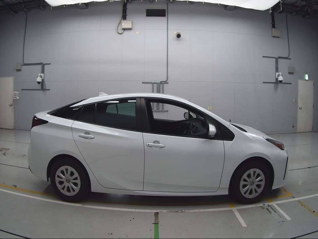 2021 Toyota Prius ZVW51[2]