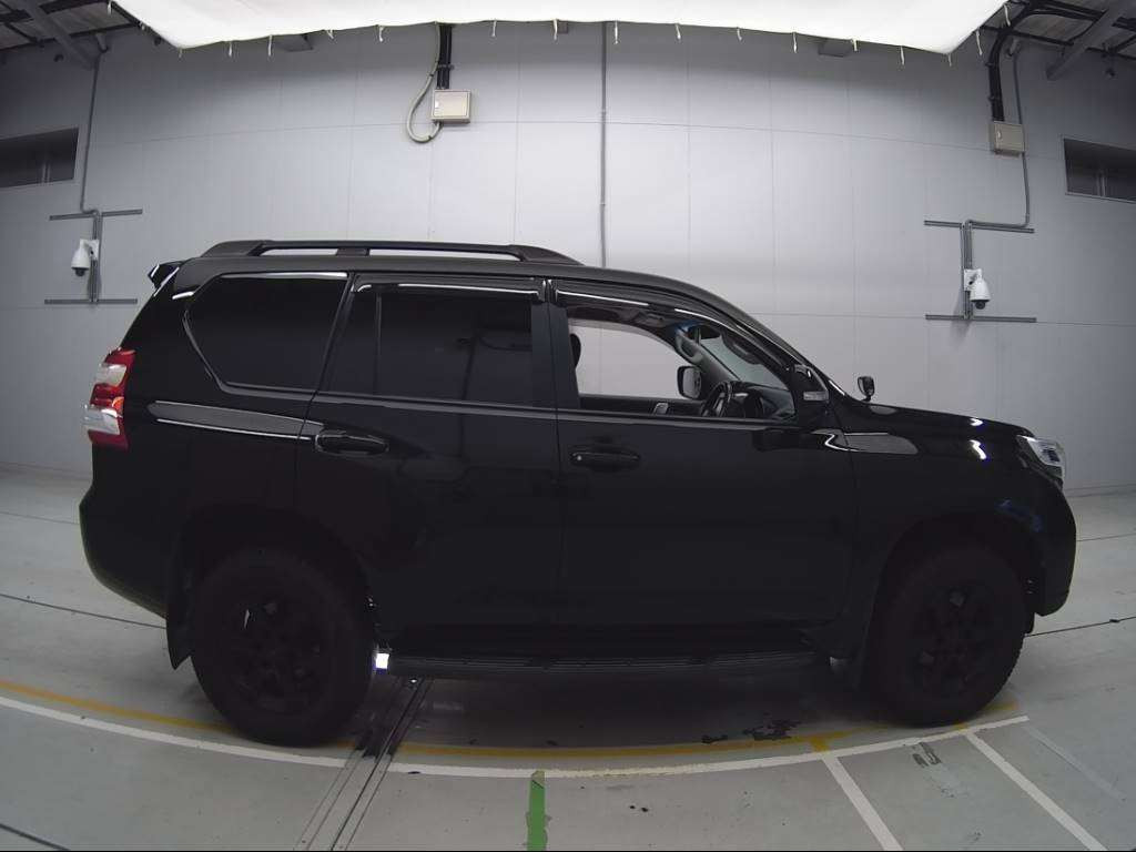 2016 Toyota Land Cruiser Prado TRJ150W[2]