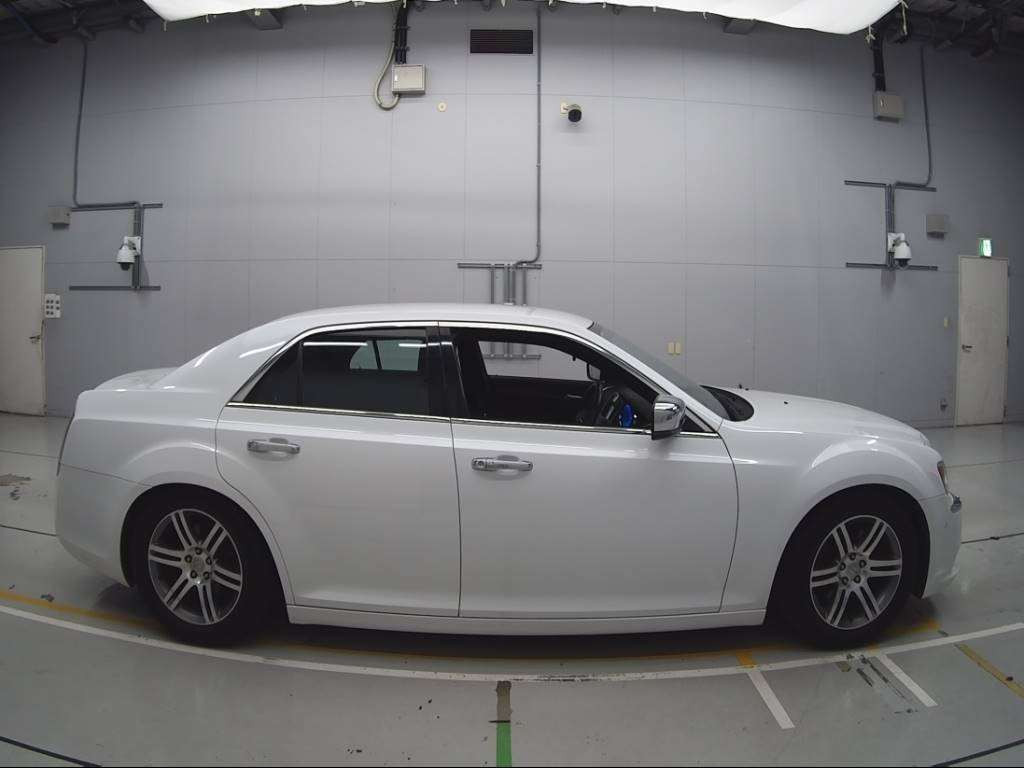 2013 Chrysler 300 LX36[2]