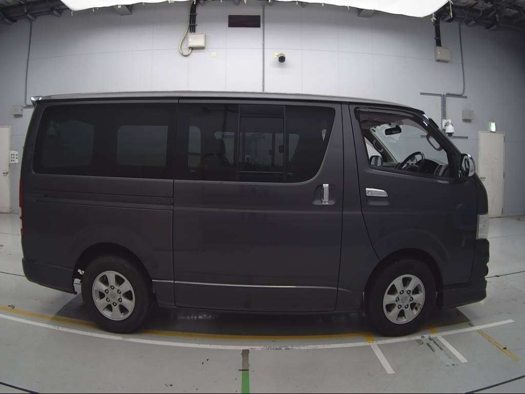 2013 Toyota Hiace Van TRH200V[2]