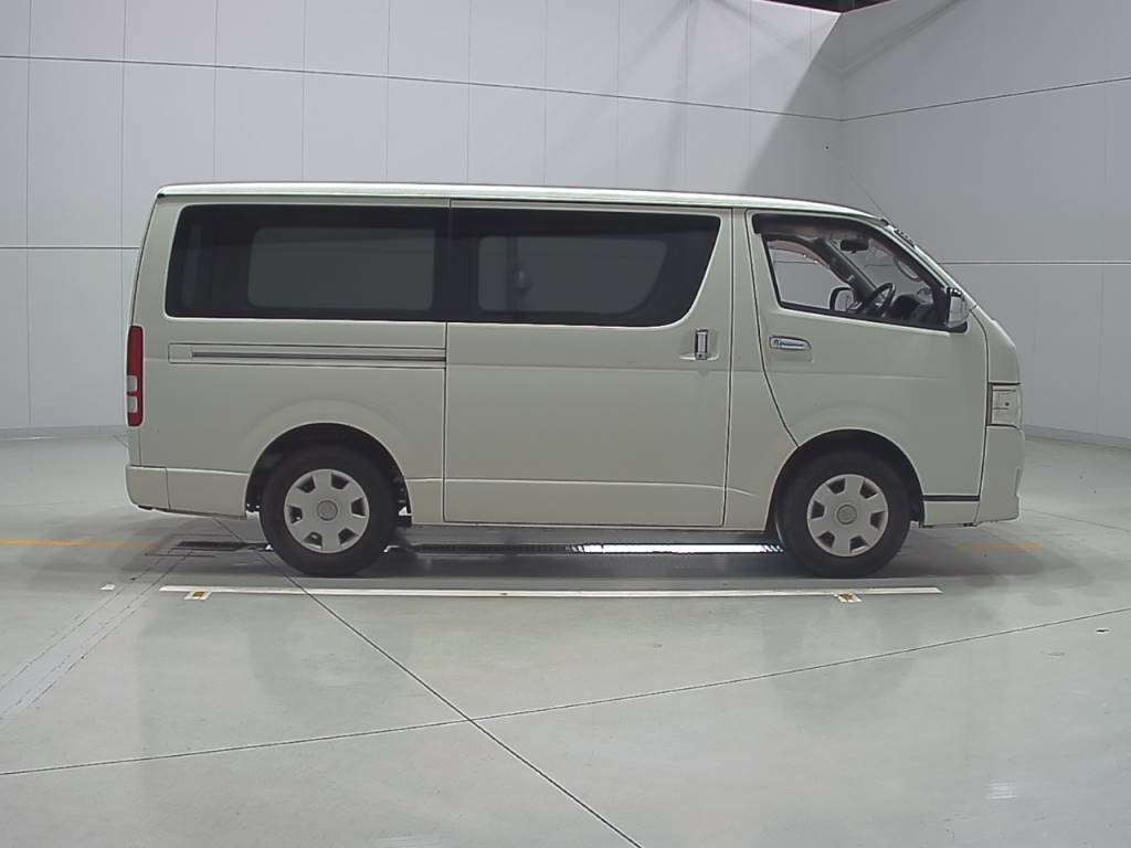 2012 Toyota Regiusace Van TRH200V[2]